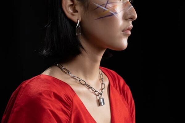 Comment choisir ses bijoux selon sa morphologie : le guide pour sublimer sa silhouette choisir ses bijoux
